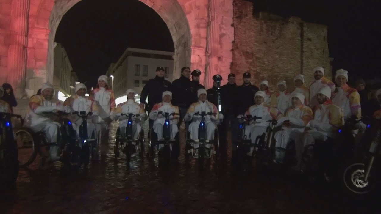 La Fiamma Olimpica a Rimini: quando il Tedoforo è un'intera squadra