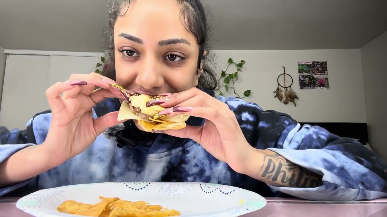 TURKEY BURGER MUKBANG w/ TOSTITOS SALSA VERDE CHIPS 