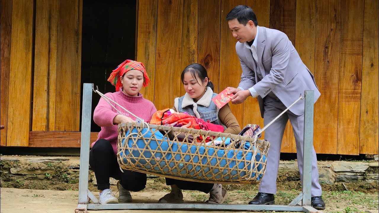 Full Month Baby: Bringing Sticky Rice & Chicken to Visit Lý Thị Ca – A Warm and Loving Gesture
