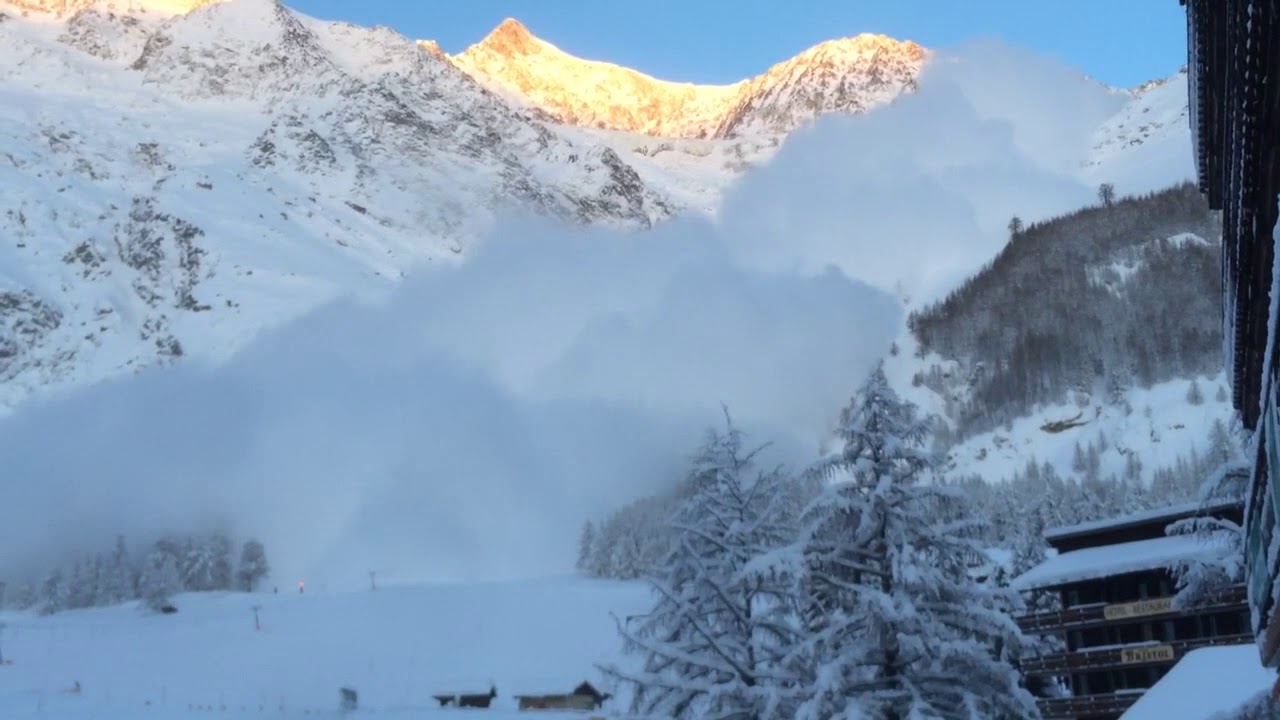 Huge avalanche in Saas Fee on 10-01-2018