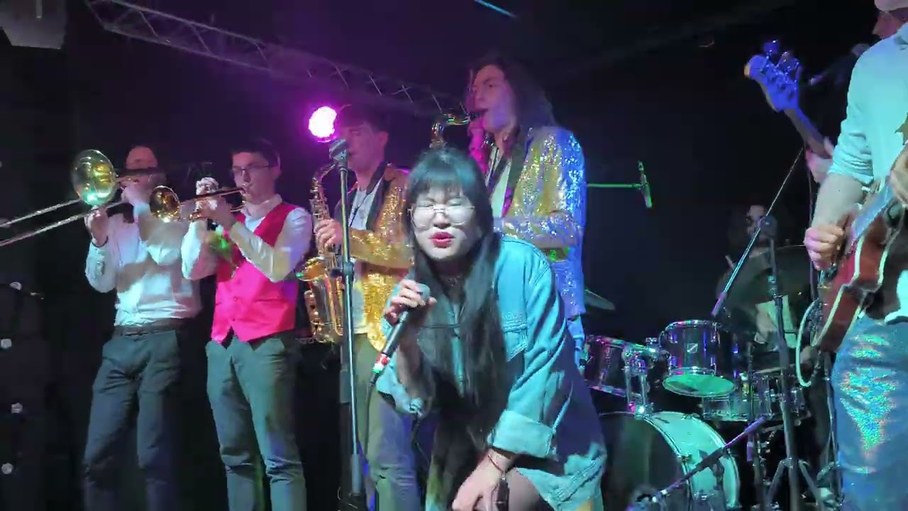 VID 20260218 210528  MAGGY & The ZOUZOUS