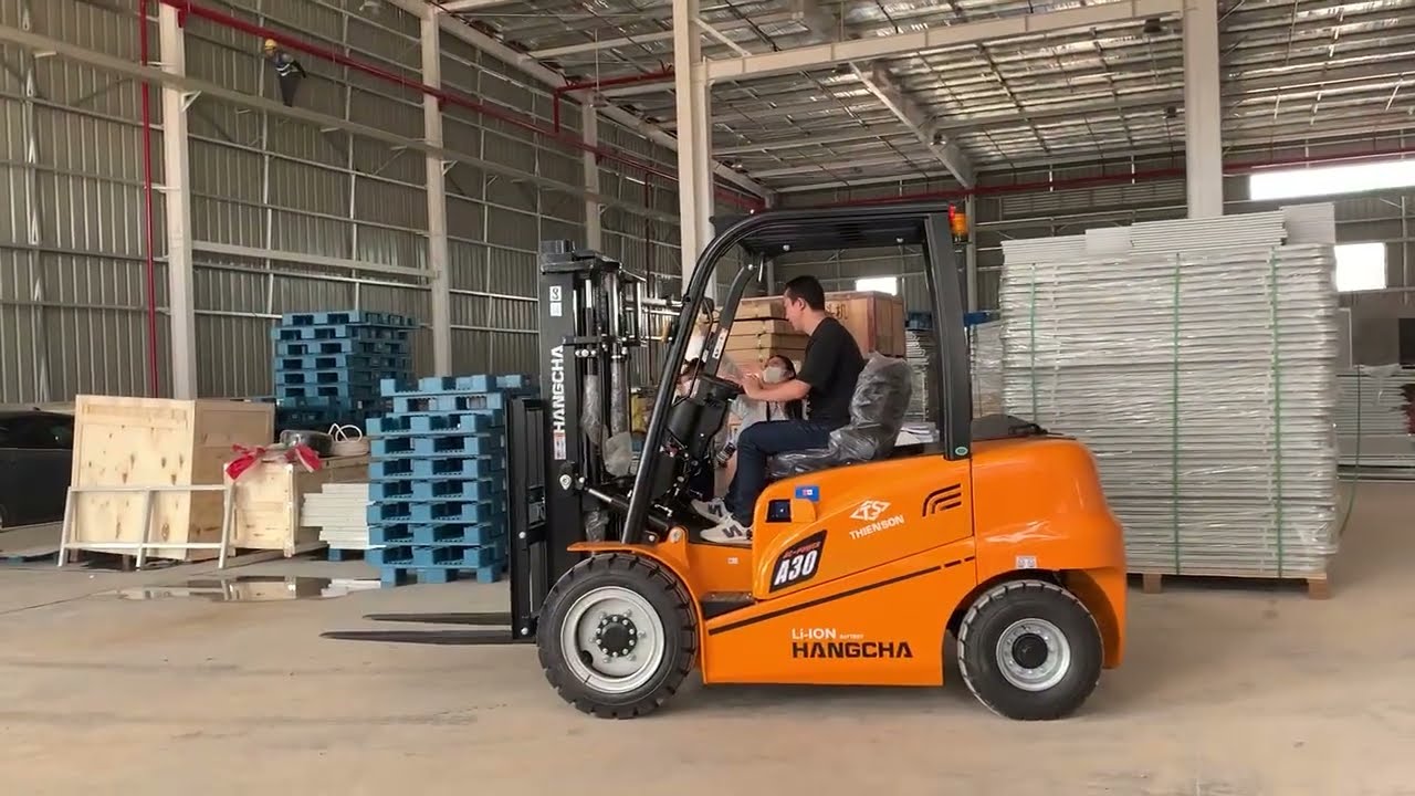Khách Hàng Lái Thử Xe Nâng Điện Lithium Hangcha 3 Tấn Dòng Mới Siêu Bền