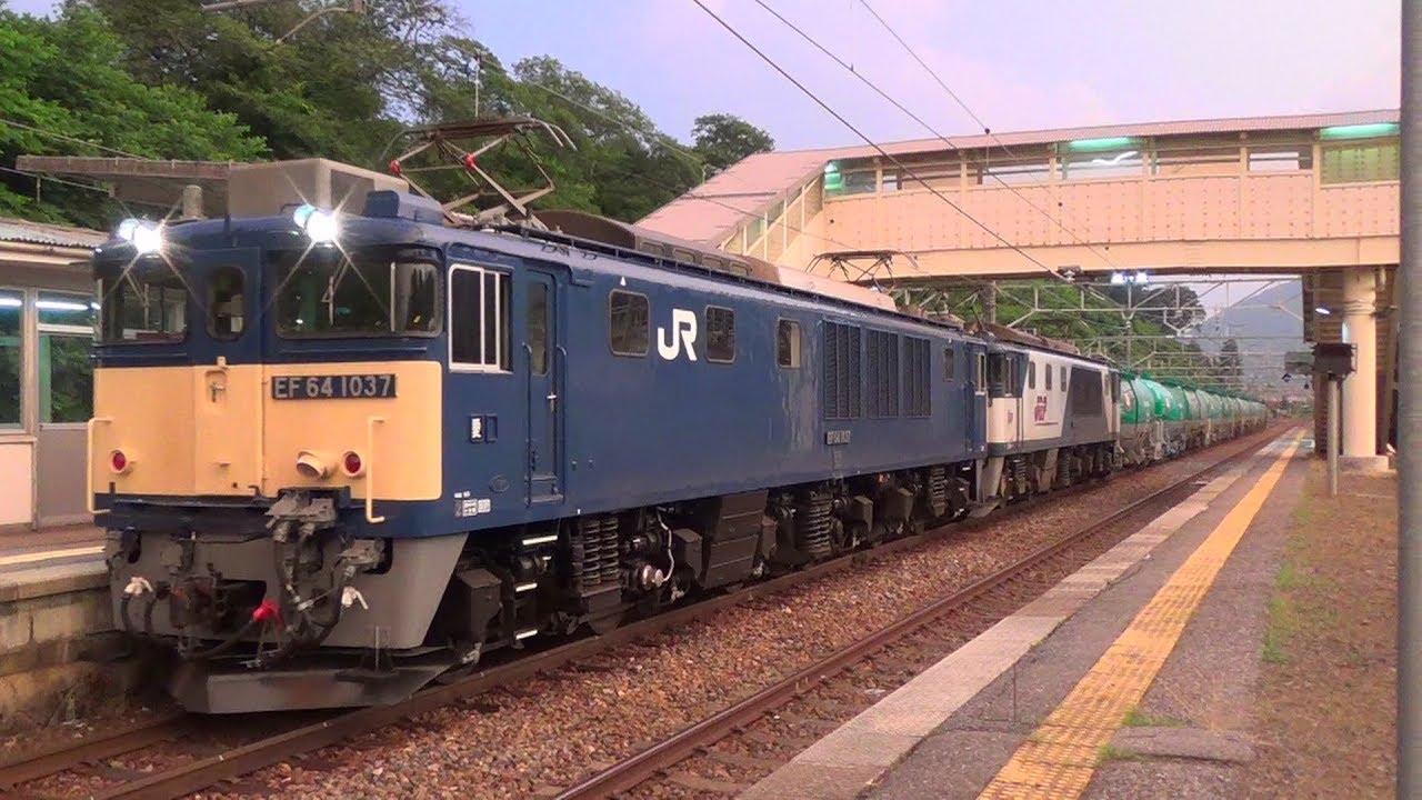 夕焼けに染まる山間の駅‼【EF64重連1037号機1008号機】迫力の洗馬駅発車‼重連独特のブロワー音。
