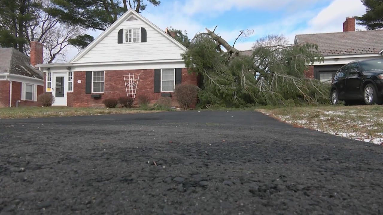 Предприятия и жители столичного региона столкнулись с масштабными отключениями электроэнергии.
