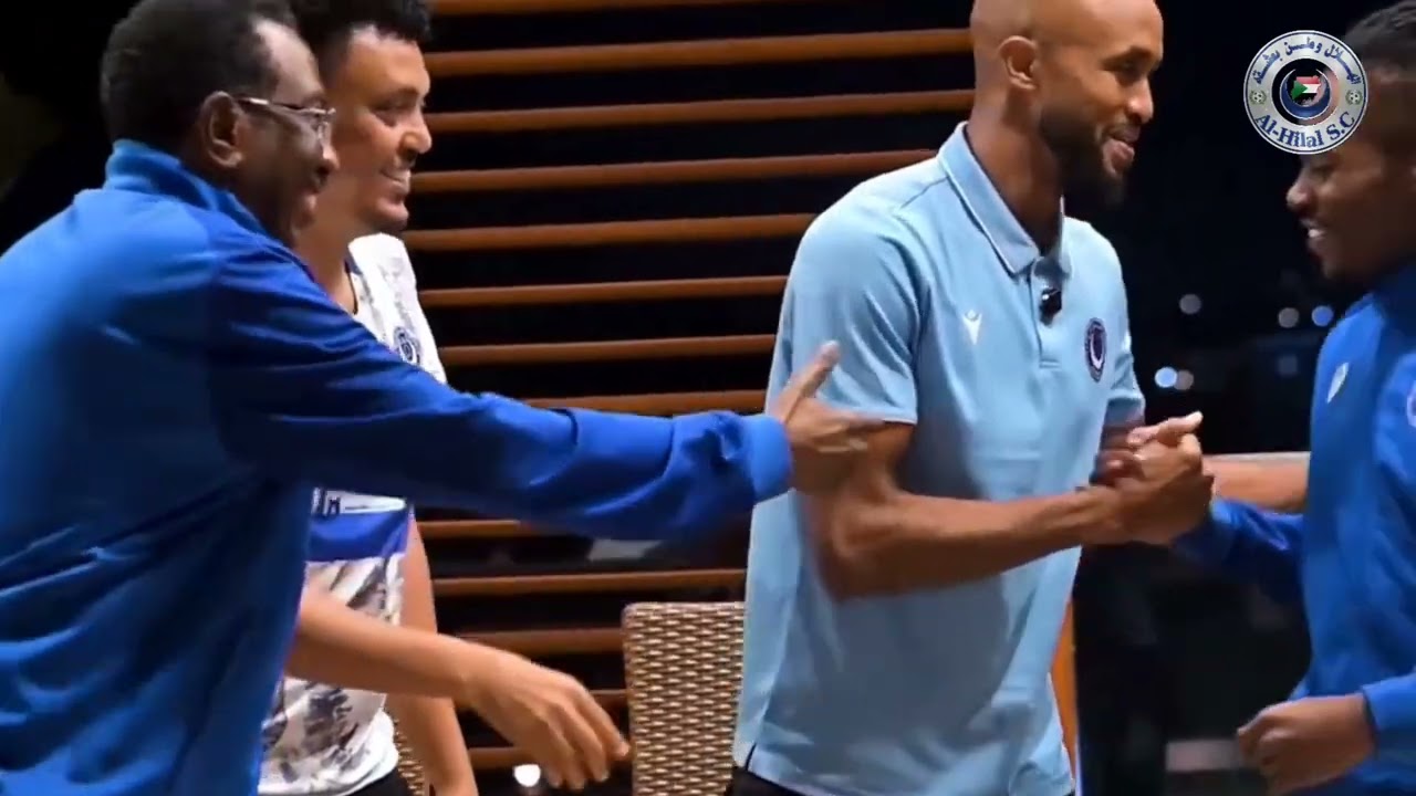 مراسم تجديد توقيع صلاح عادل ✌️                  @الهلال وطن بعشقة 