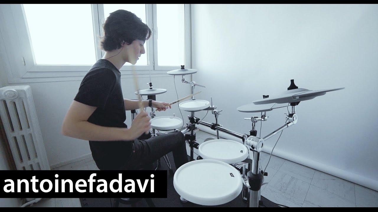Antoine Fadavi performing 