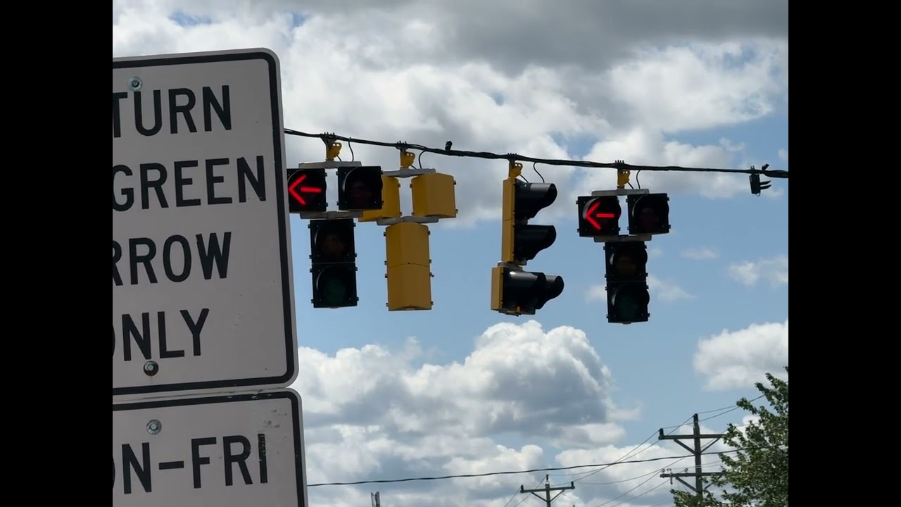 Flashing Red Arrow T-Signal Traffic Lights, 8/21/2024