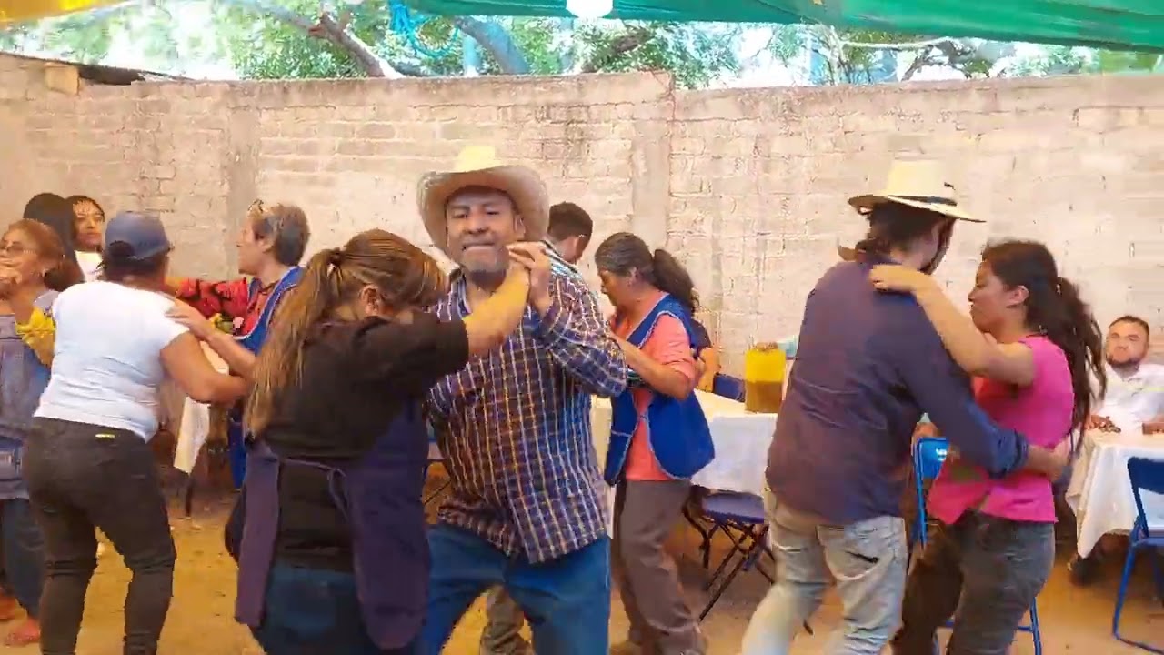 una bonita ranchera al estilo unico del...TROMPETISTA ALEGRE OFICIAL...titulado... AMORCITO NORTEÑO