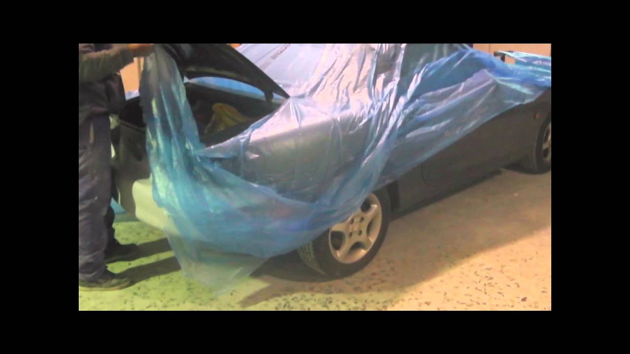 Enmascarar un coche con pl&aacute;stico en Solochapaypintura.com