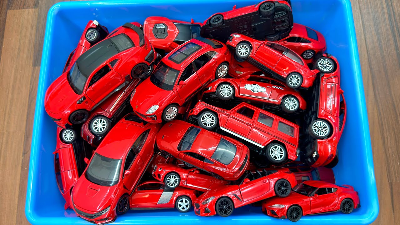 Box Full Of Red Cars - Låda Fullt Av Röda Bilar