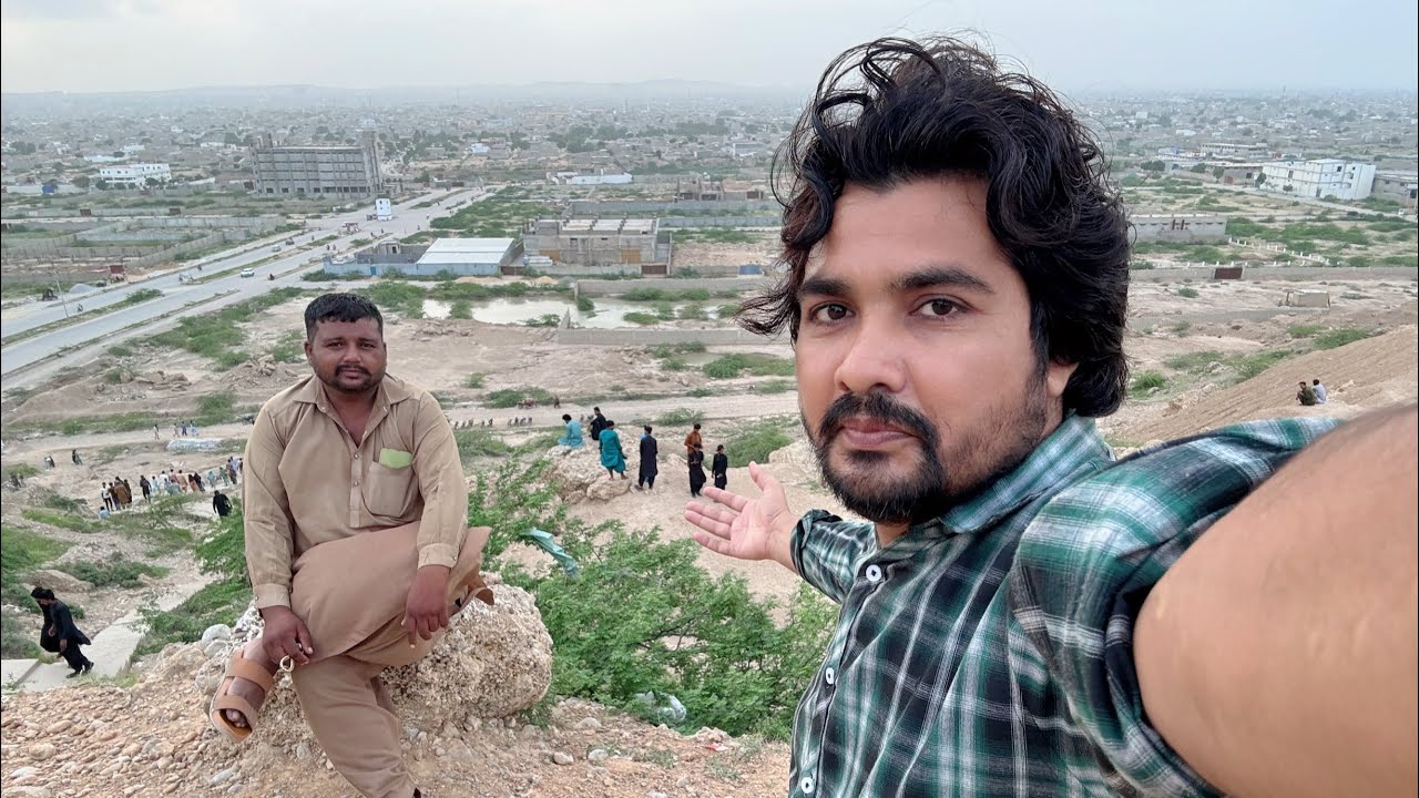 Pahari Ke Uper Qawwali Suni Maza Aa Gya 🤔 | 300 Stairs Wala Mazar Karachi | Ayyub Ali Shah Bukhari 🥰