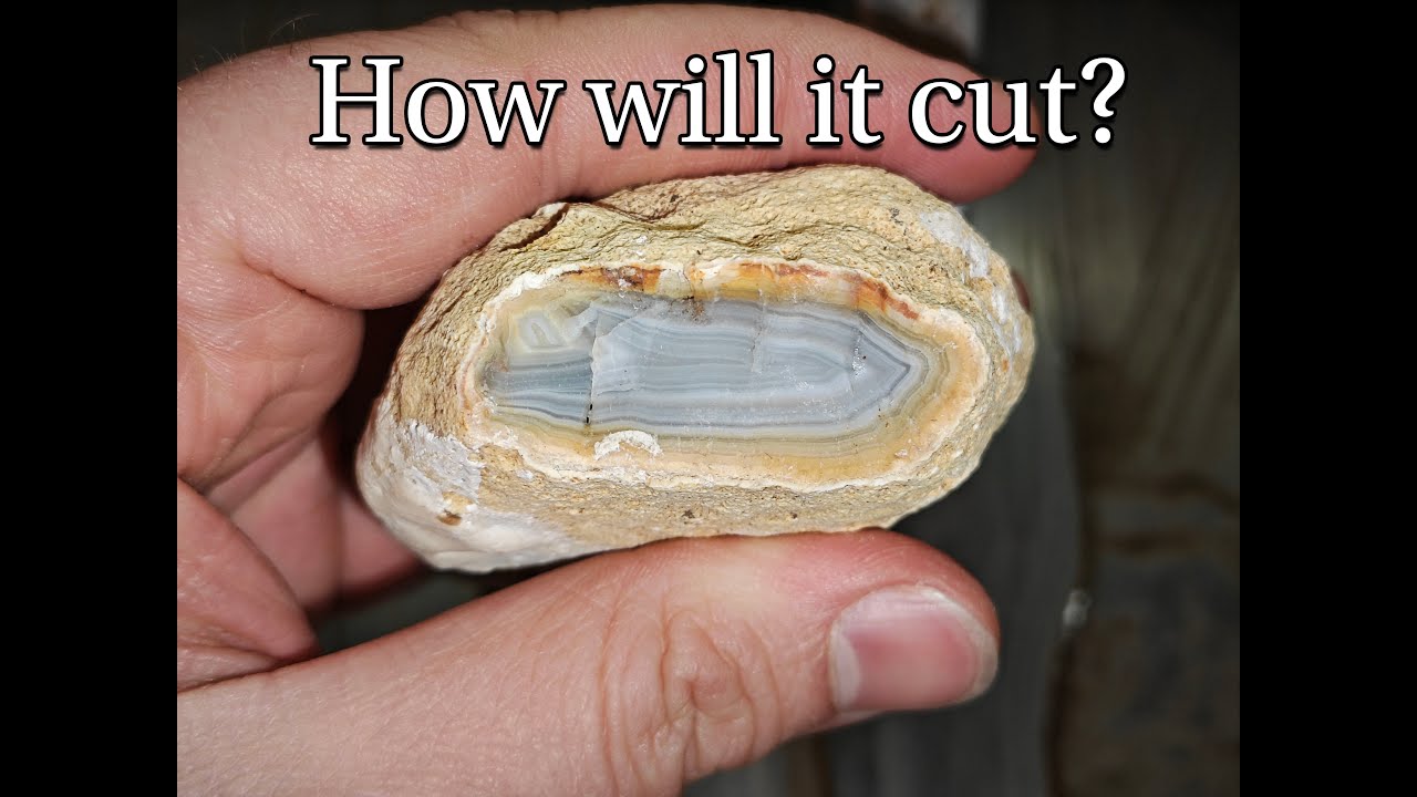 Cutting a nice little agate creek agate