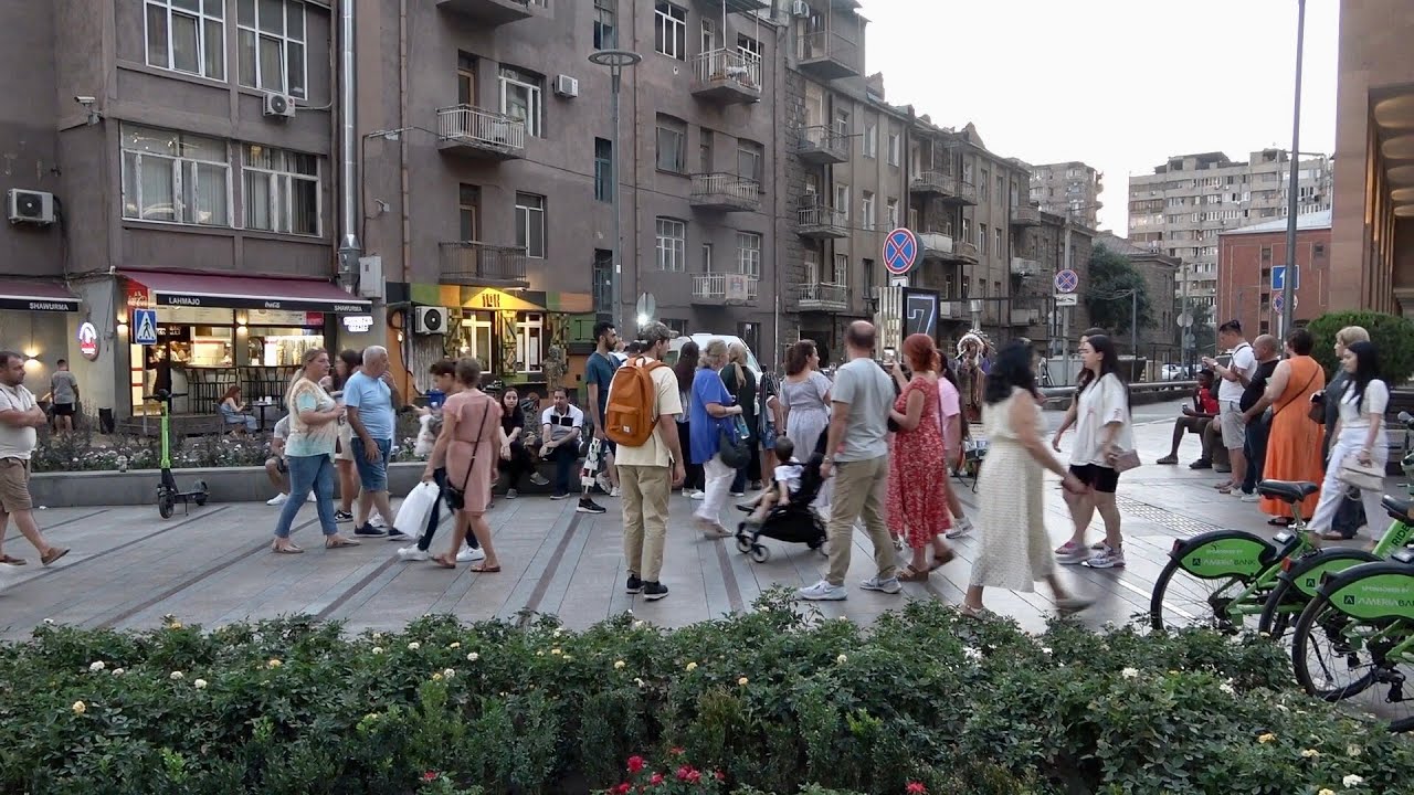28.08.22, Вс. Северный пр., Лебединое Озеро, пл.Свободы, пр.Саят Нова, фрагмент из оперы 