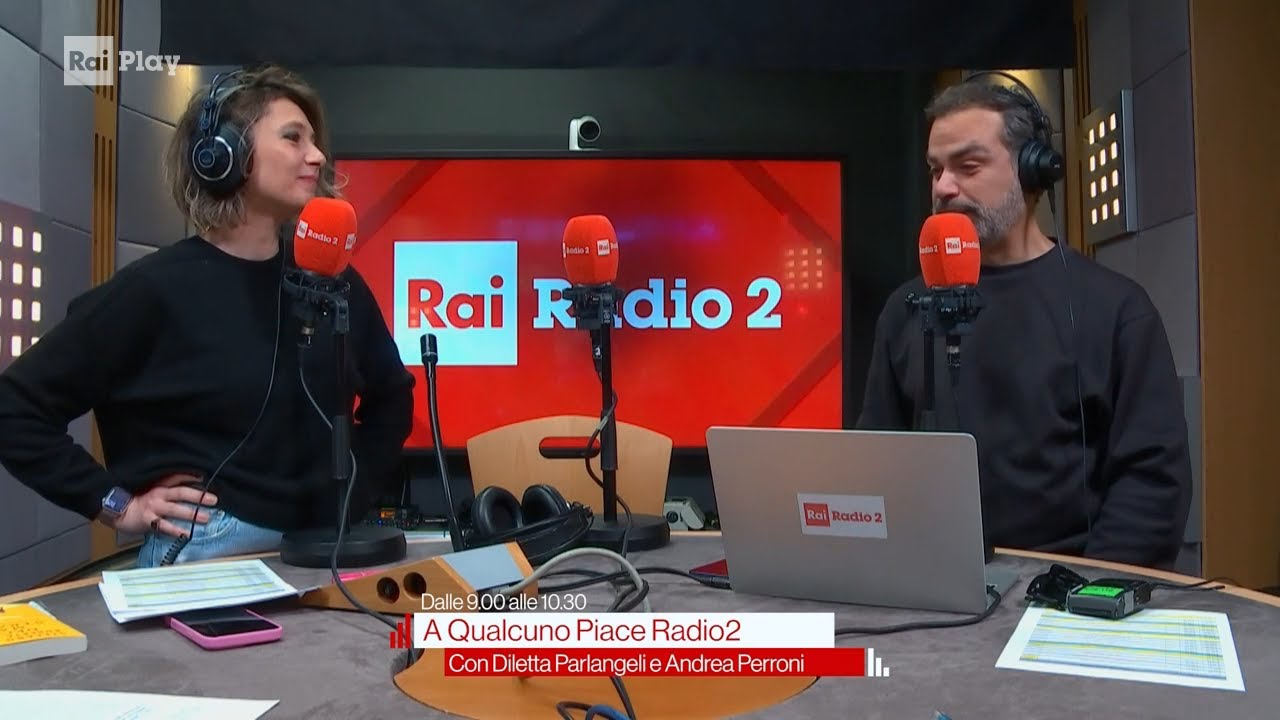 A Qualcuno Piace Radio2, Andrea Perroni imita Rocco Papaleo - Il meglio di Radio2