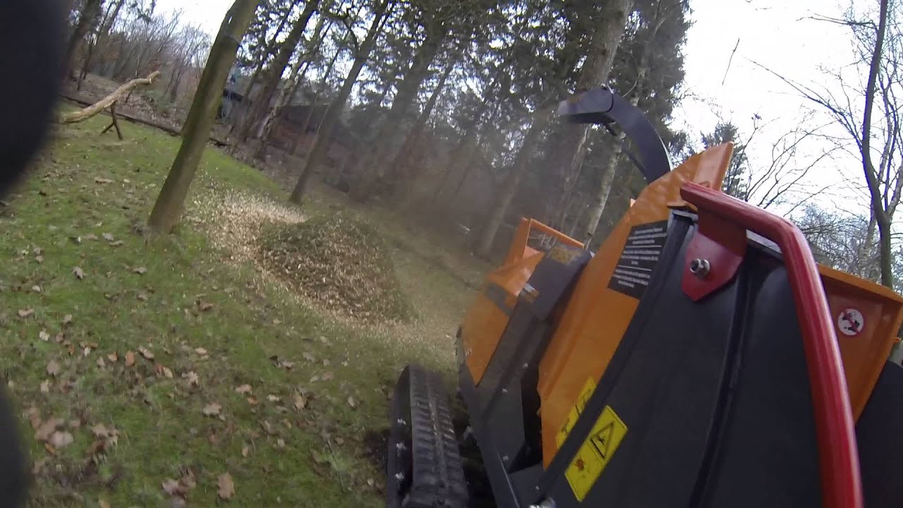 Först Tr6 Woodchipper in action