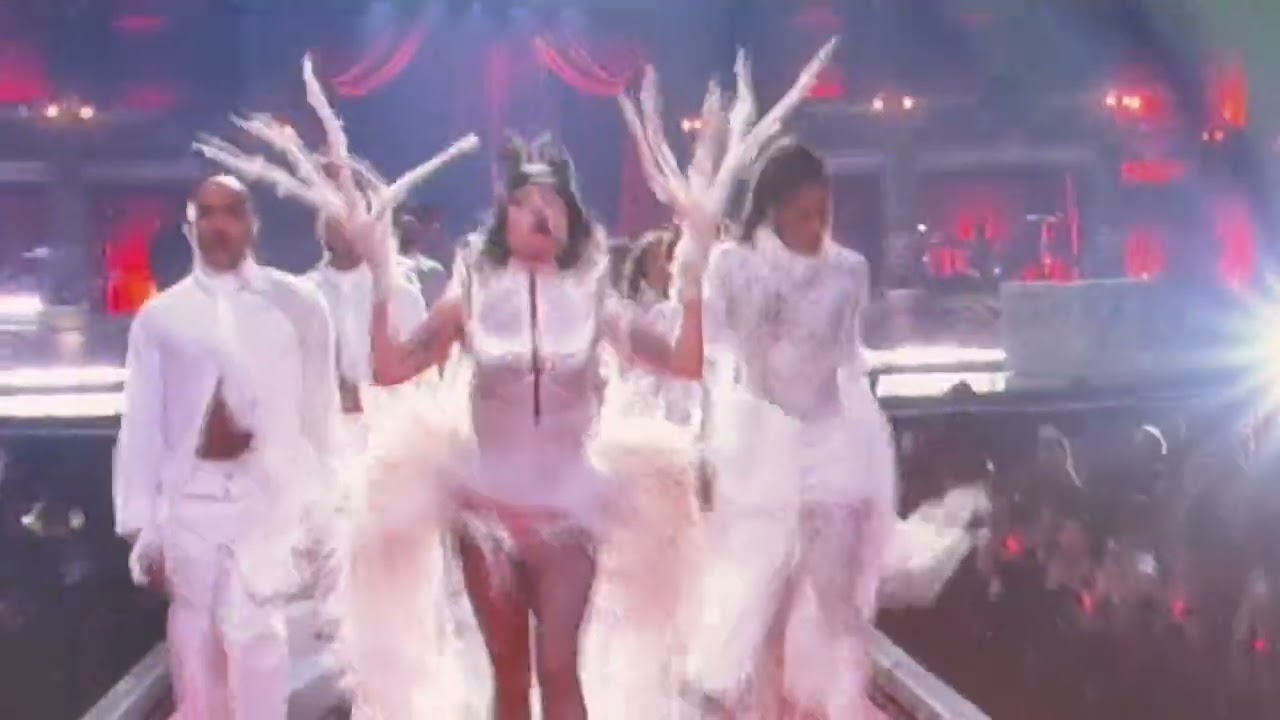 BAD ROMANCE