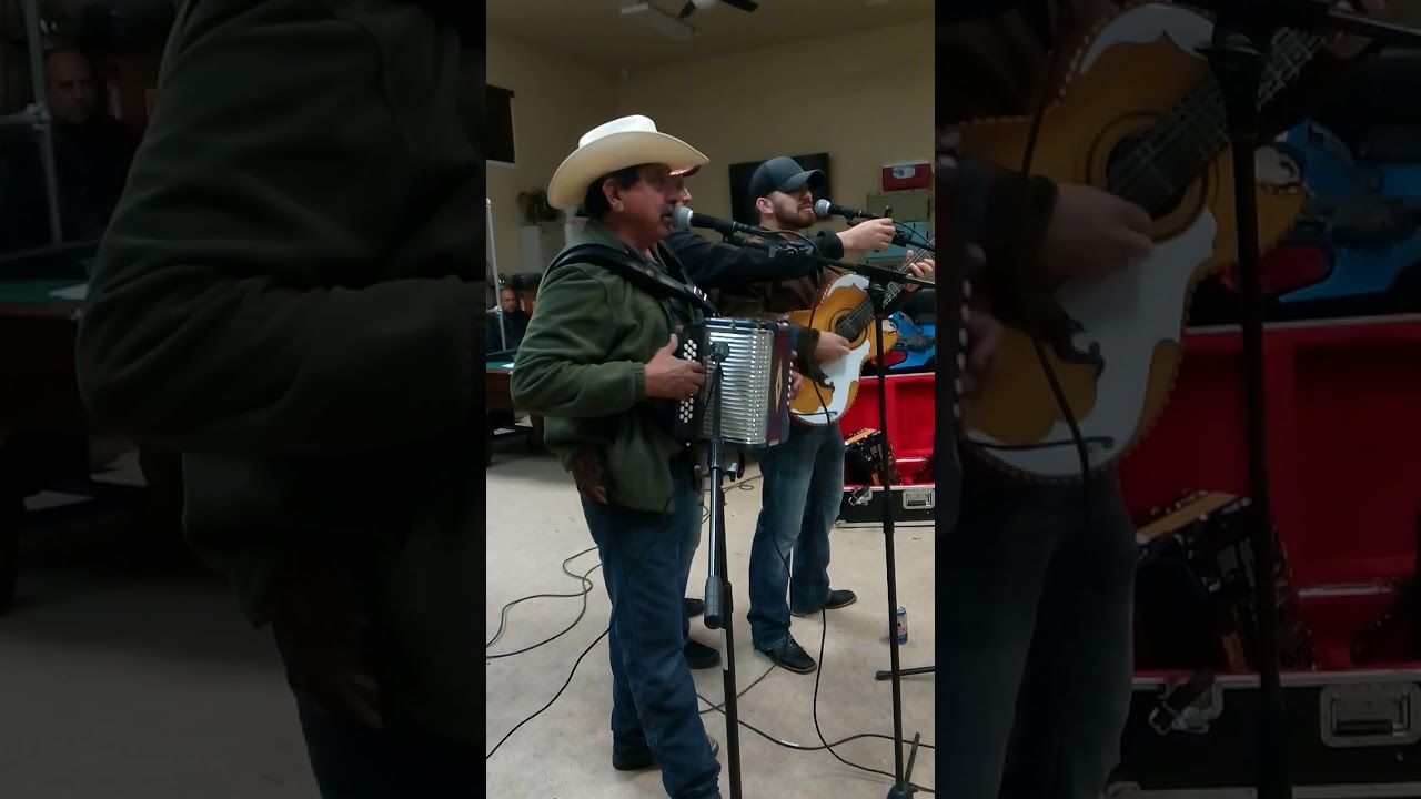 La troca del moño negro Lupe y Raúl Gonzalez