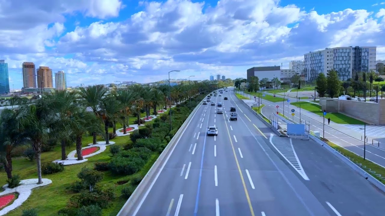 مشاهد لدخول المصلين من الجسر الشرقي لجامع الجزائر لأداء صلاة الجمعة