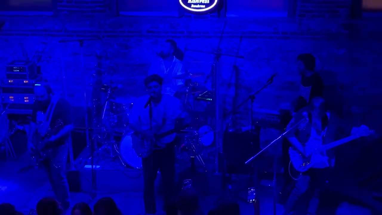 Mavi Gri - Dünyanın En Güzel Kızı | Canlı Performans | Bandırma