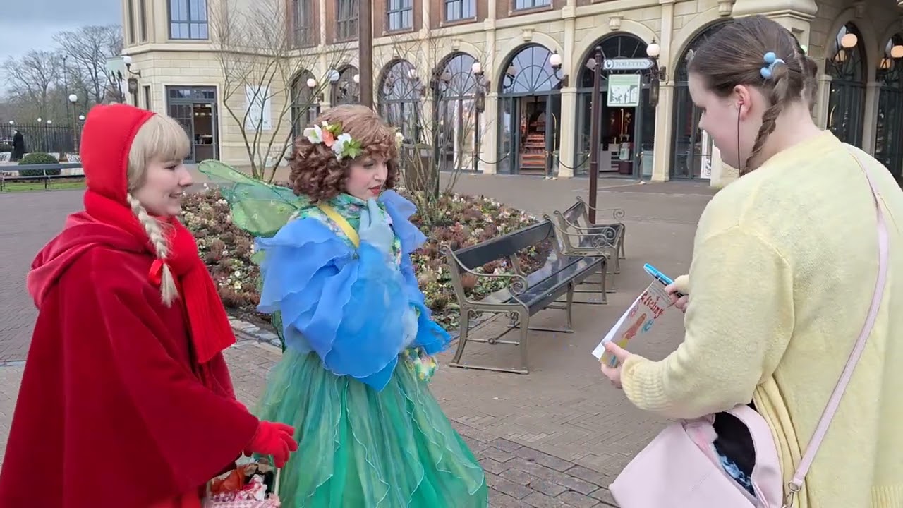 Lilo's Efteling onderzoek aan Roodkapje en Droomvluchtelfje
