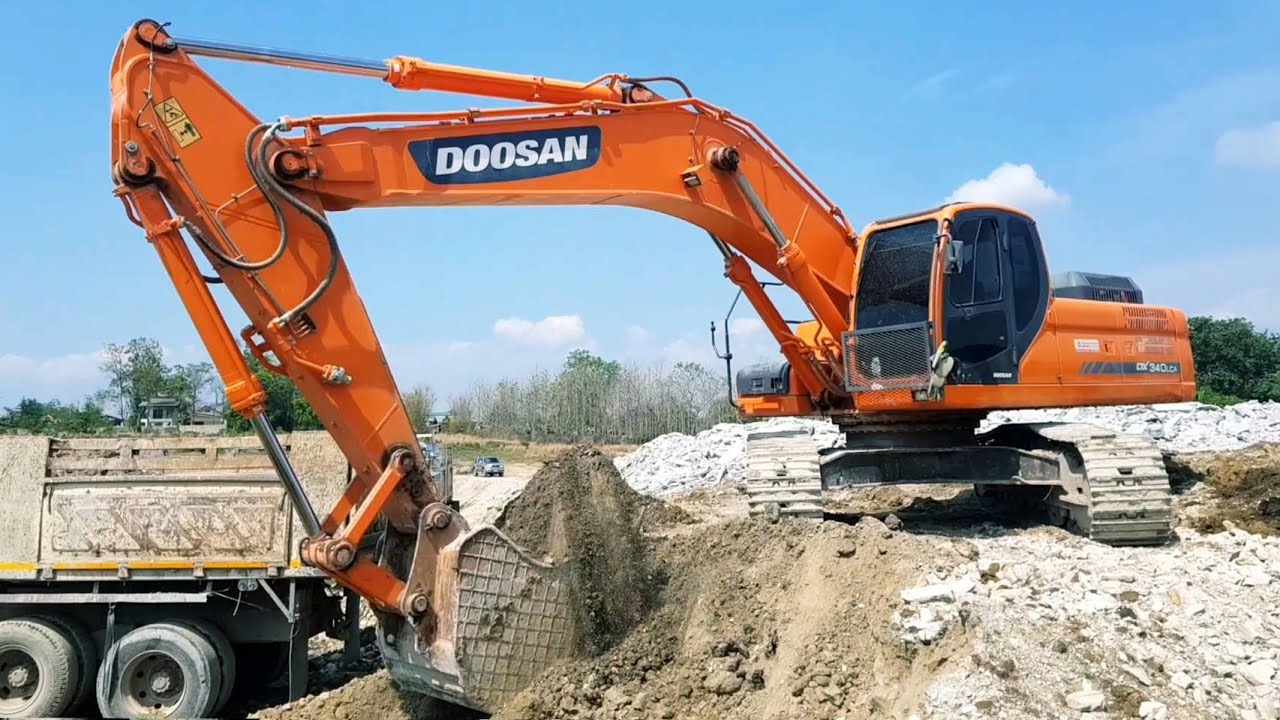 ยักษ์ใหญ่ 40 ตันกับวันสบายๆ 🤩🤩🤩 รถแบ็คโฮ DOOSAN DX 340 LCA บุ้งกี๋ใหญ่ตักดินใส่สิบล้อไม่กี่ทีล้น