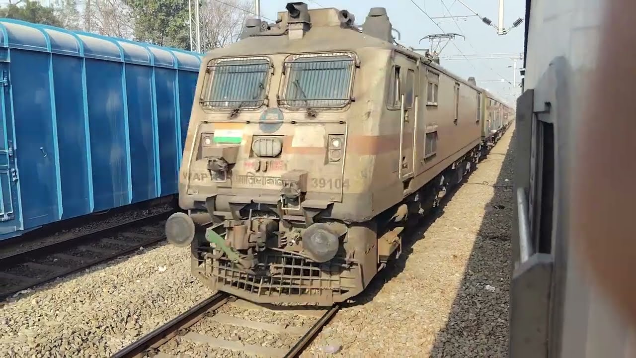 #most mahakaushal Express train video#trainlover#indianrailways#viralvideo#youtubesearch#trainstatus