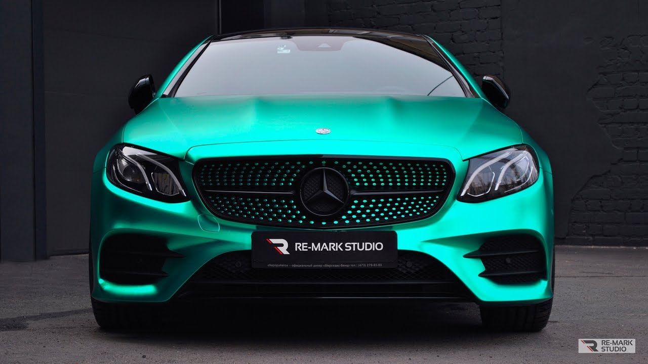 Mercedes E300 Coupe в пленке зеленый матовый хром Hexis