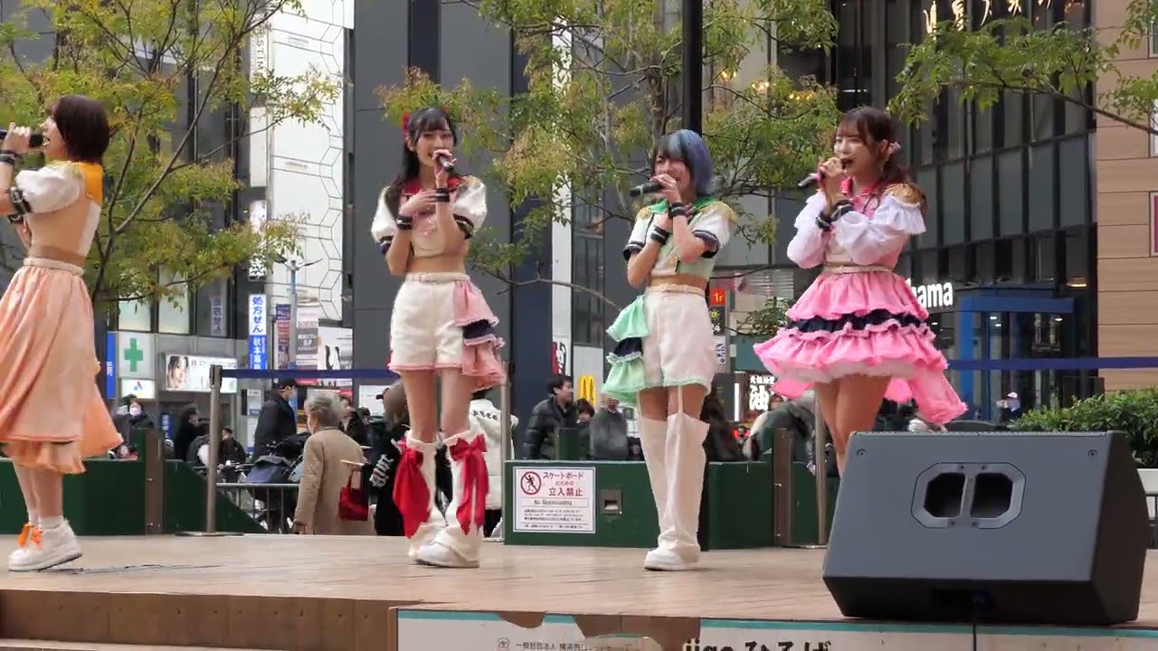 MORE*@横浜Niigoひろばフリーライブ251206　⑤