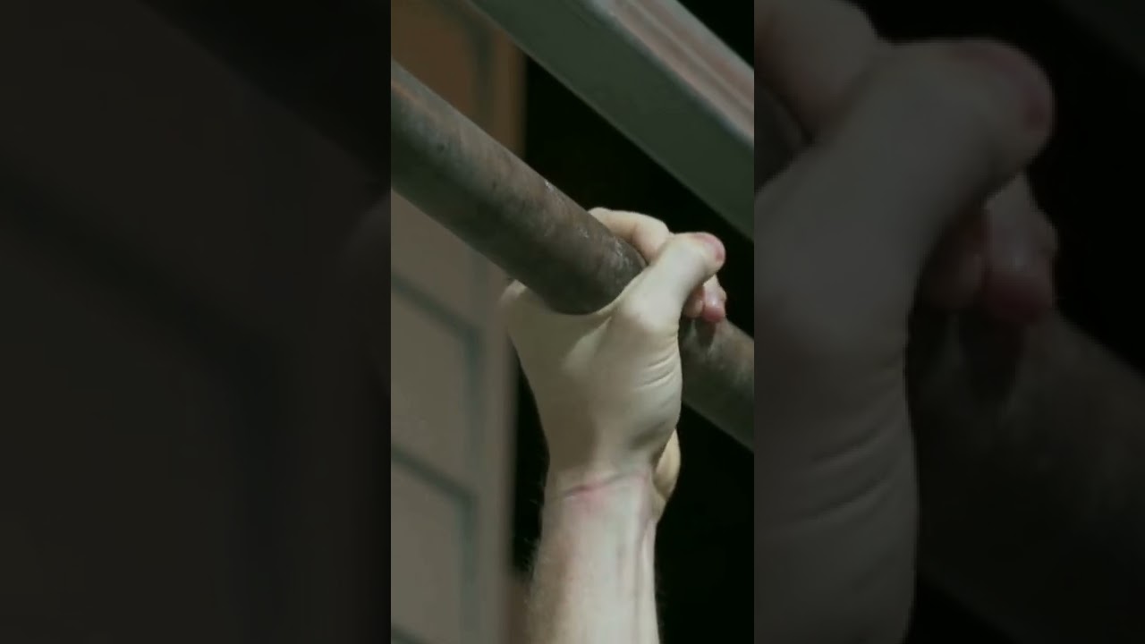 Secret Grip To Win The Hanging Bar Carnival Game 🤡 #shorts