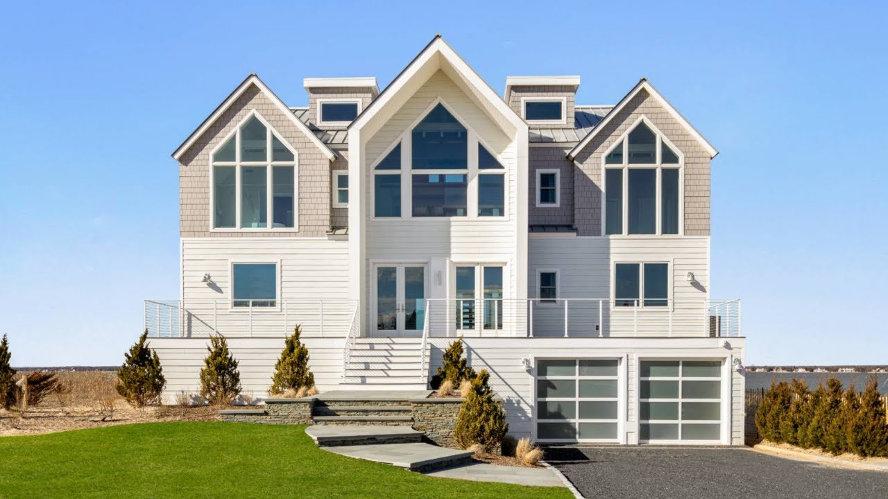 TOURING an INCREDIBLE MODERN BEACH HOUSE w RYAN SERHANT on DUNE ROAD | 774 Dune Road | SERHANT. Tour
