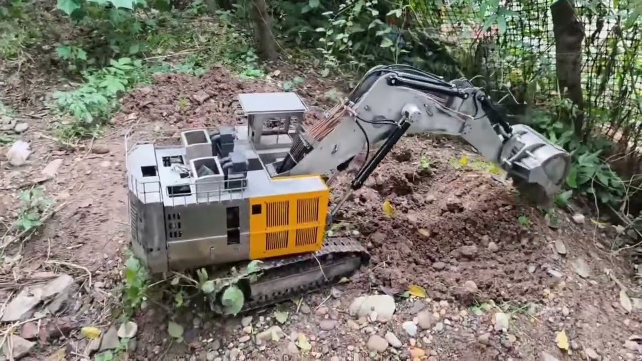Tons of new releases in 2026&mdash;The new 1/18 Excavator 6060 weighs in at around 260 lbs. #rc #rcmodel