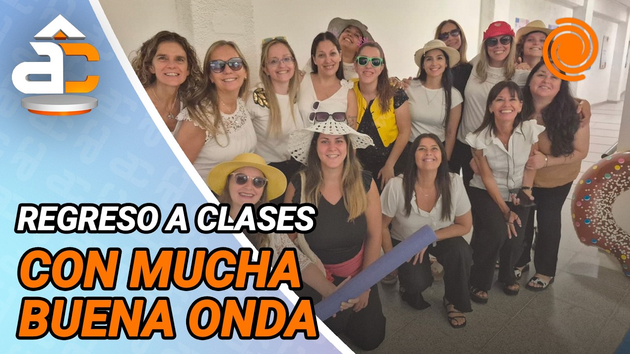 Docentes recibieron a los alumnos con el PUENTE DE LA ALEGRÍA, a pura música, baile y abrazos