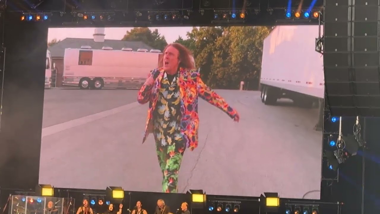Weird Al Yankovic Intro and “Tacky” in Indianapolis, In on July 3, 2025