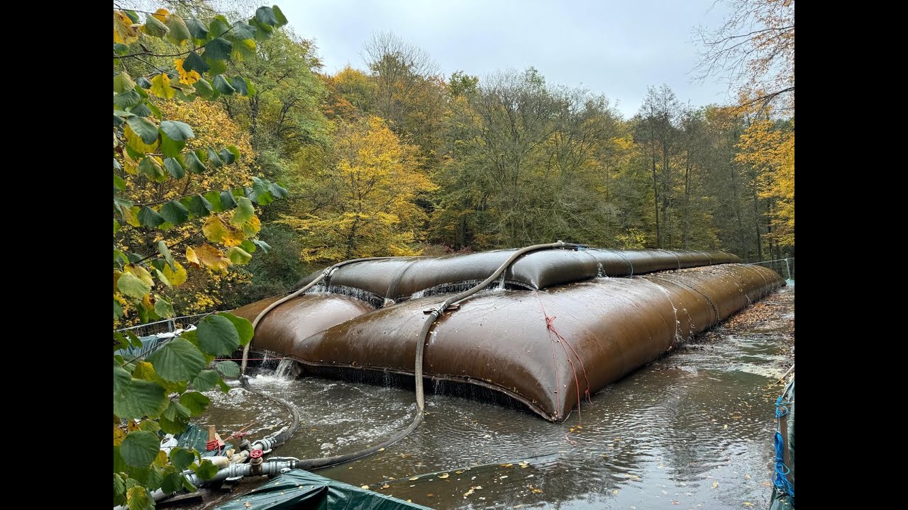 Teichentschlammung im Murmelbachtal: Sedimententnahme mit Truxor | Entwässerung über Geotube-Säcke.