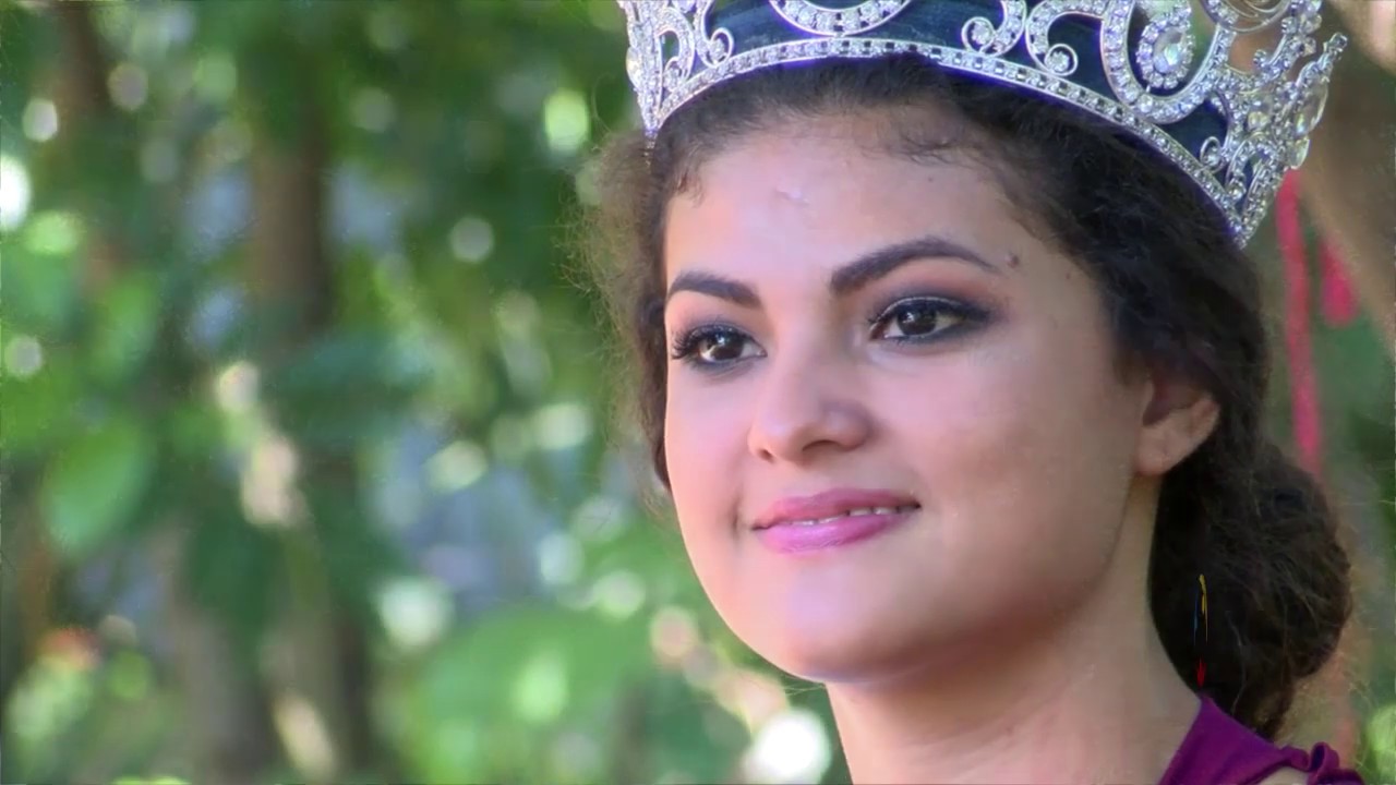 REINA DEL CARNAVAL HABLA CON ASI ES MI GENTE
