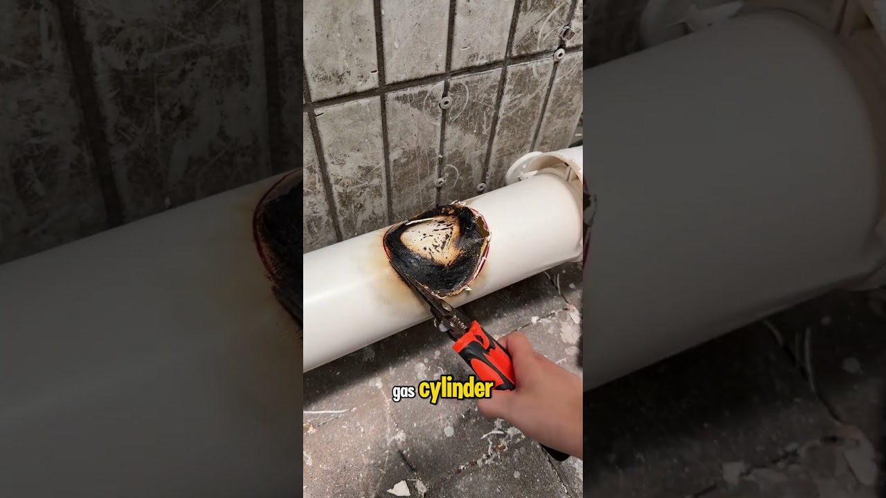 Быстро установите тройник на существующую канализационную трубу. #сантехника #сантехника #сантехник