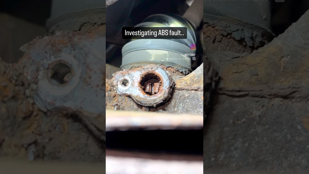 Investigating an ABS fault. Chased to a broken ABS ring 🙌 