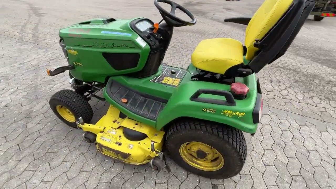 B2B Auctions A/S / JOHN DEERE pl&aelig;neklipper, 4-hjulsstyret, X754