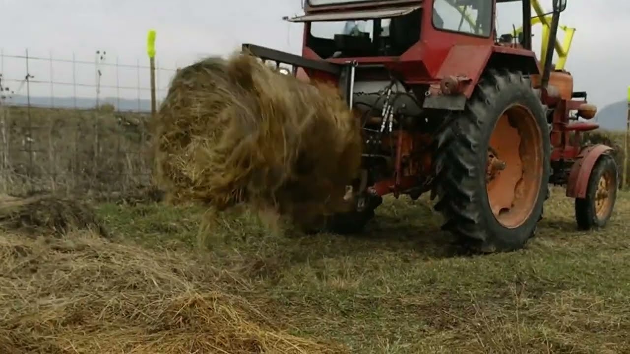 BALE UNROLLER. Round bale UNWRAPPER.  Homemade BALE unwrapper. Derulator pentru baloți rotunzi.