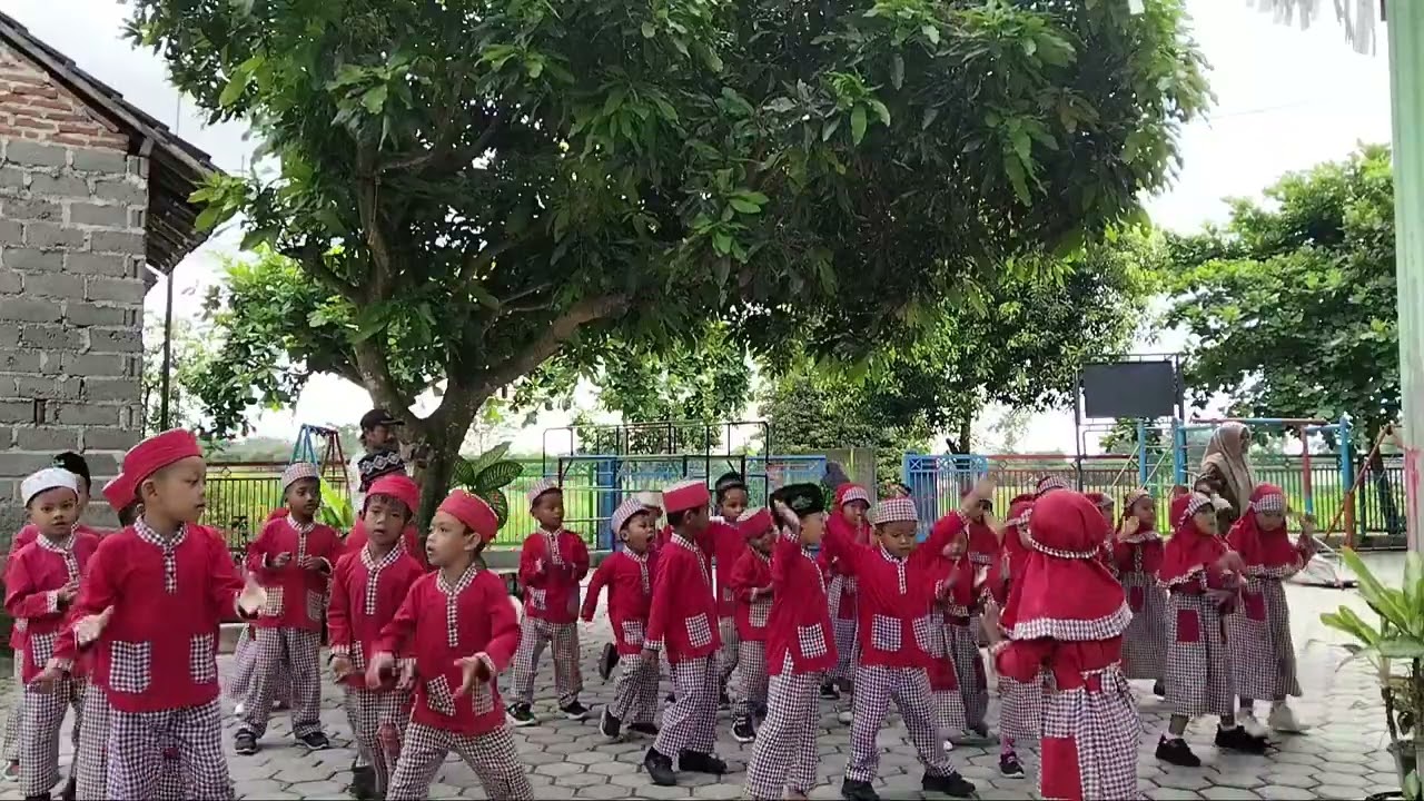 Senam Anak Gembira oleh RA HIDAYATUL HIKMAH NGLEGOK 