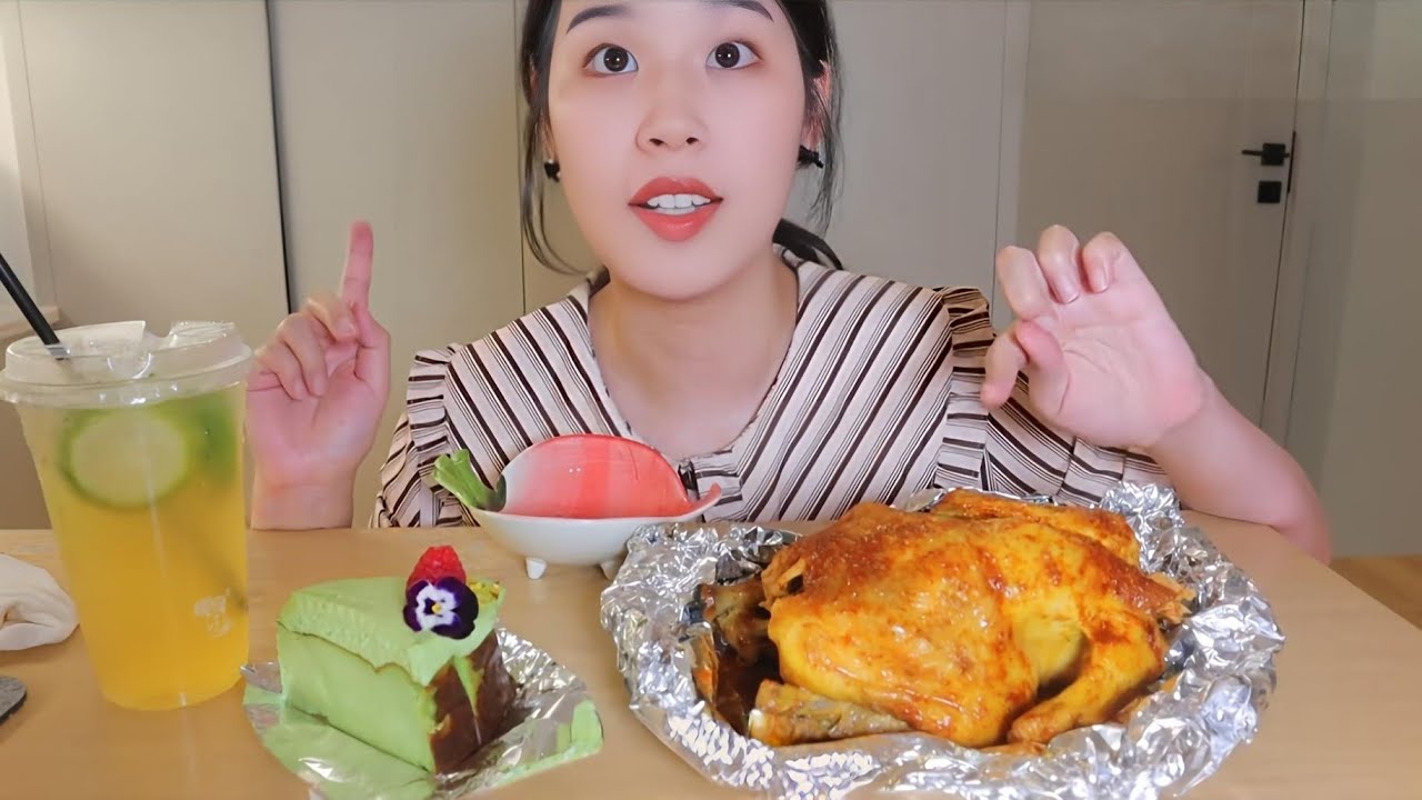 Juicy and tender kiln chicken, so satisfying for a solo meal!chinese food video eating😋#trending