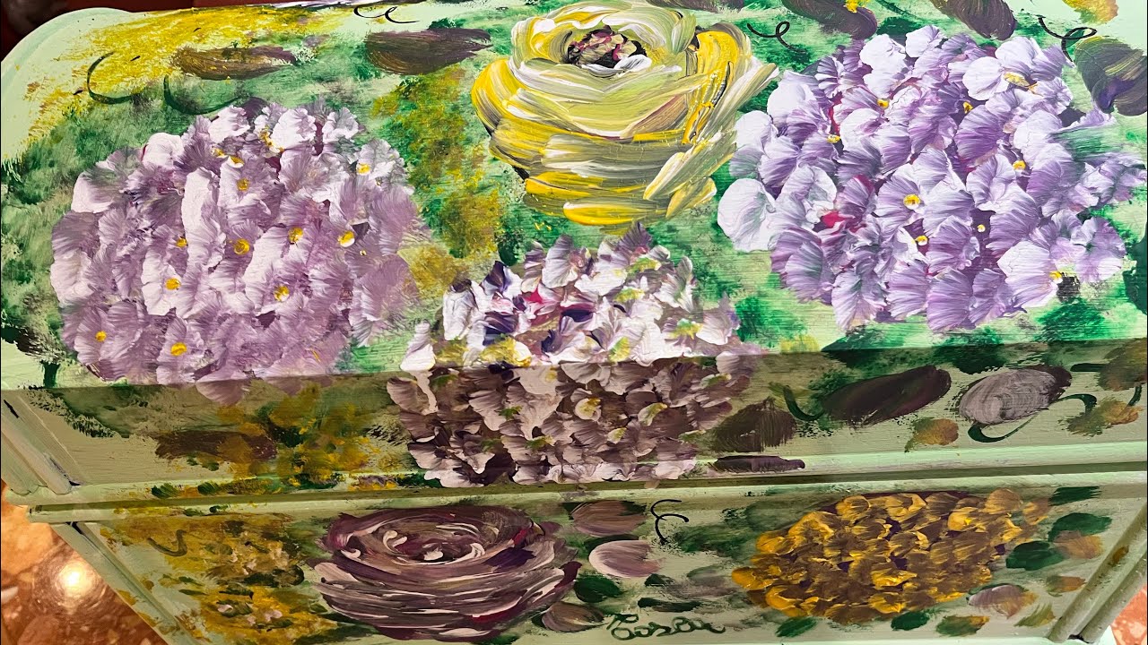 Con colori acrilici,ecco come dare un nuovo abito a un cofanetto 