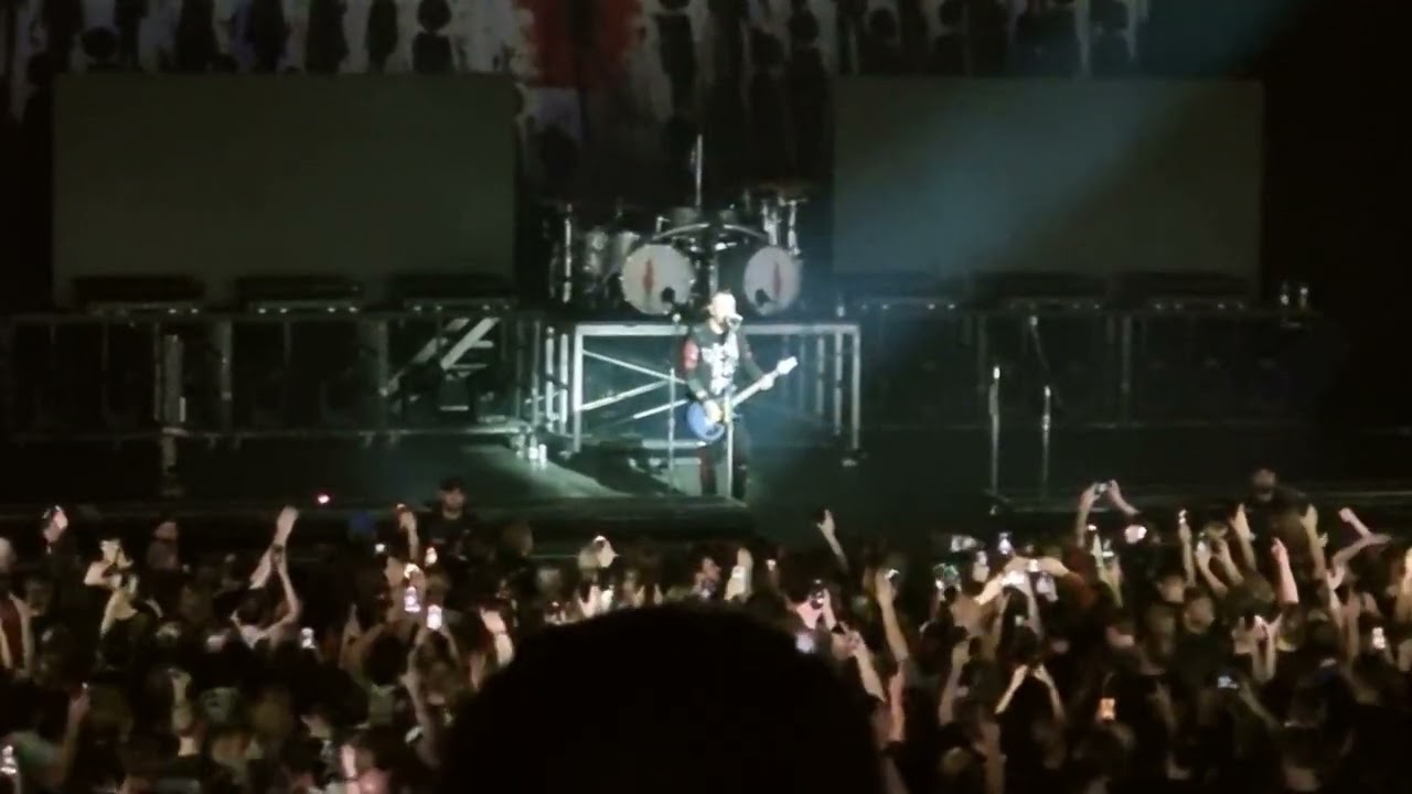 Three Days Grace Adam Gontier - Radiohead Creep cover live Tempodrom Berlin Germany 2025