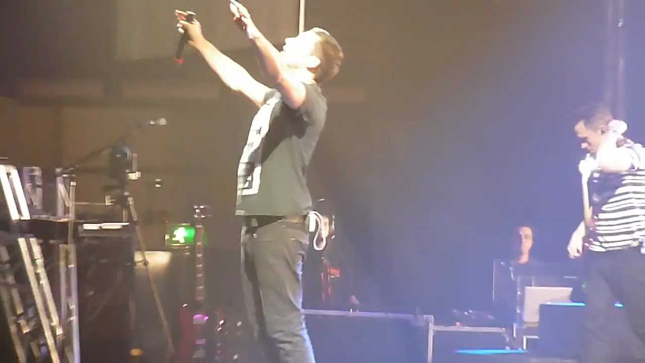 Example - 'Kickstarts' Live (Manchester MEN Arena - 1/3/2013)