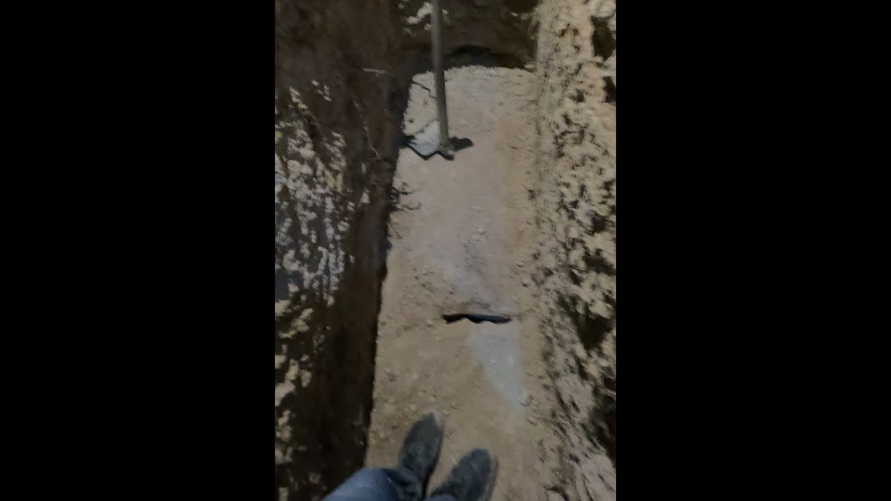 قطع القبر الصخري وسلامة التربه/The rock-cut tomb was revealed