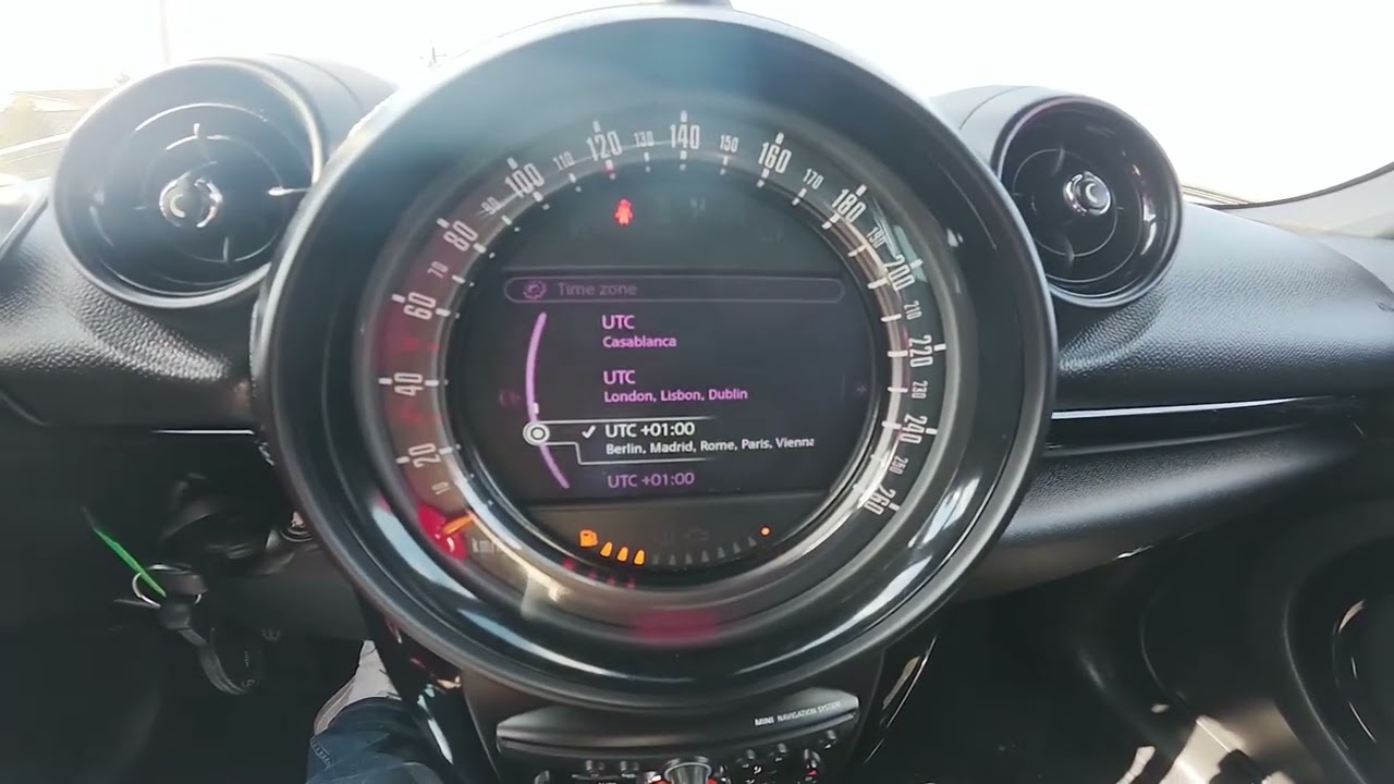 MINI Countryman R60 – Come impostare data e ora (2010-2015)