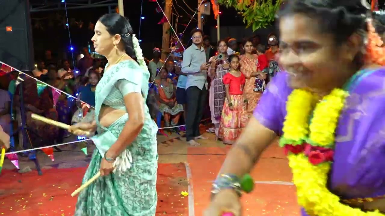 Sri Renuka Devi Kolata Brundham . Bangalore Guru: Padma Yapa Chettuku Uyyala
