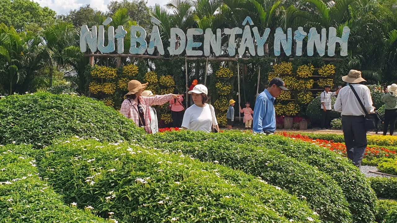 ĐI NÚI BÀ ĐEN CẦU BÌNH AN