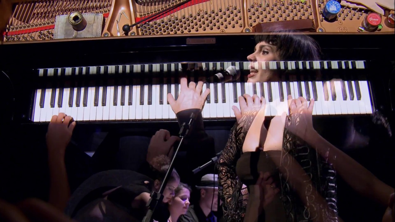 PianOrquestra - Uva de Caminhão (part. Mariana Baltar)