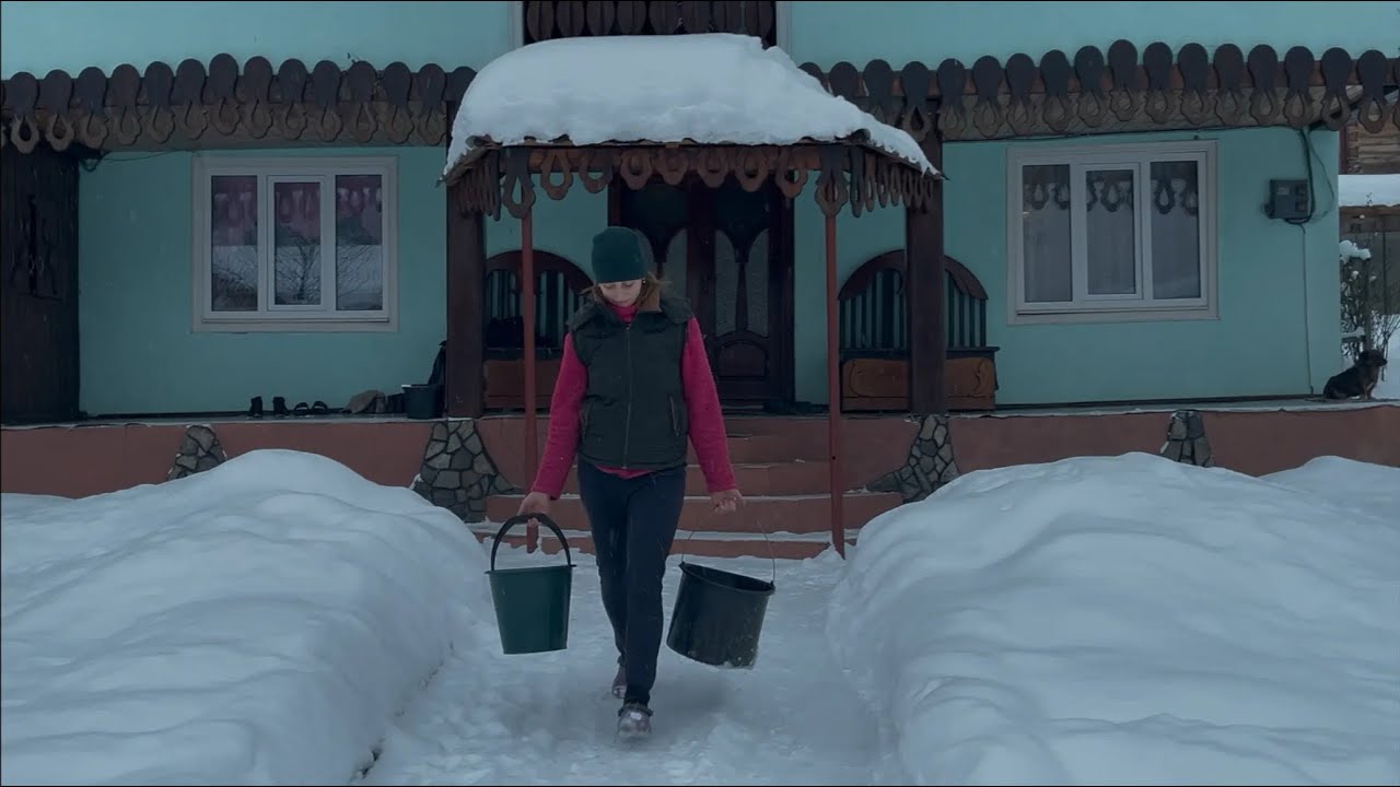 Fierce winter🌨️ How a young mother copes with her responsibilities without her father😔